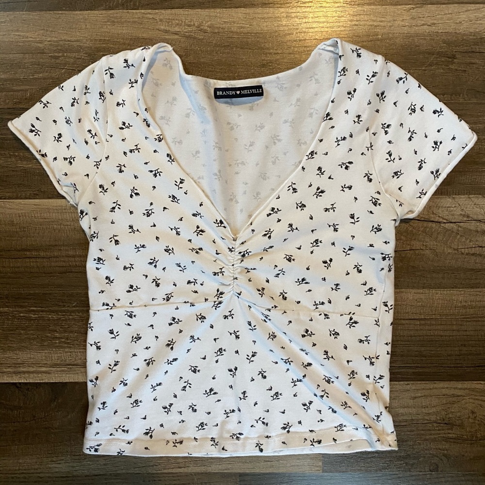 BRANDY MELVILLE FLORAL TOP